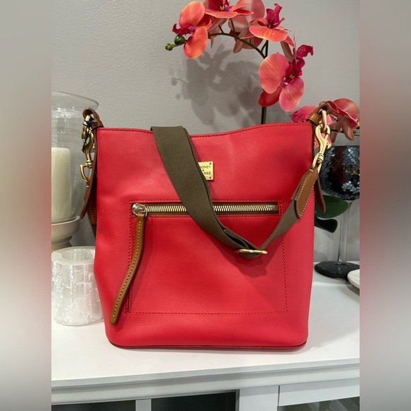 Dooney & Bourke Raleigh Roxy Large Geranium bag - Picture 1 of 10